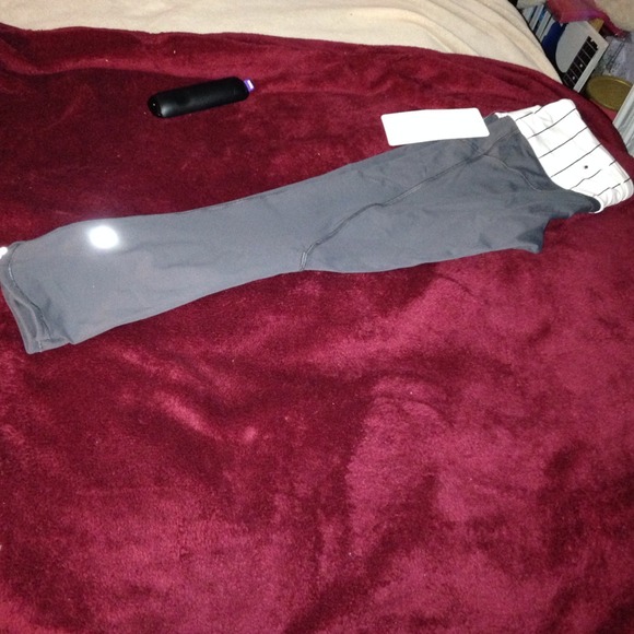 Lululemon size 6 "Can't Stop Crop"