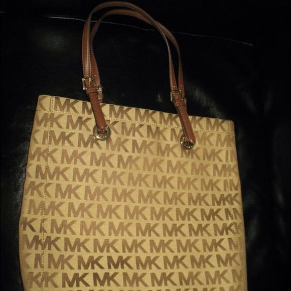 Michael kors signature tote