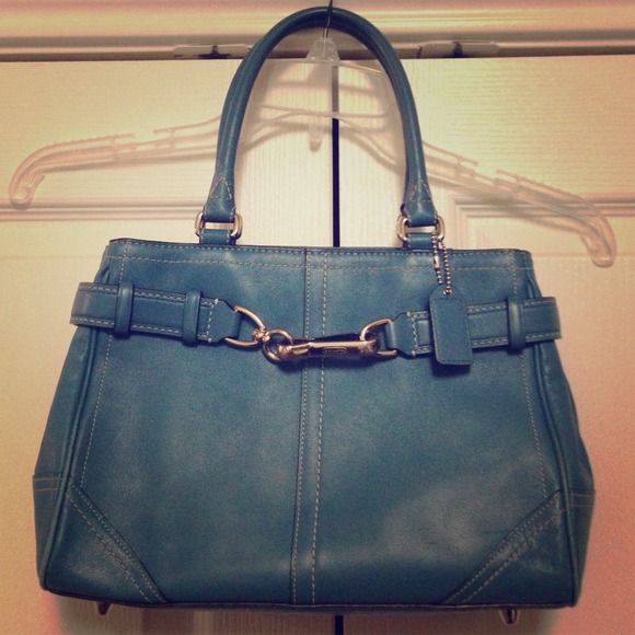Coach Handbags - Leather Coach purse