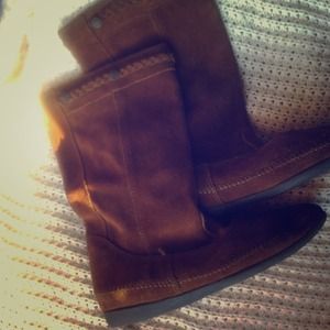 Minnetonka Boots Size 8!