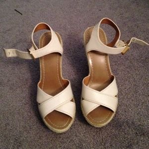 ⬇️REDUCED⬇️Cream colored wedges