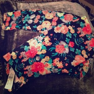 Leggings!  Haute romantic floral pattern NWT