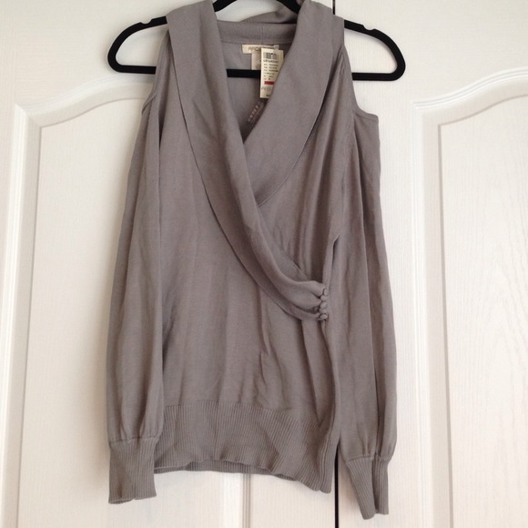 Sweaters - Shoulder out sweater