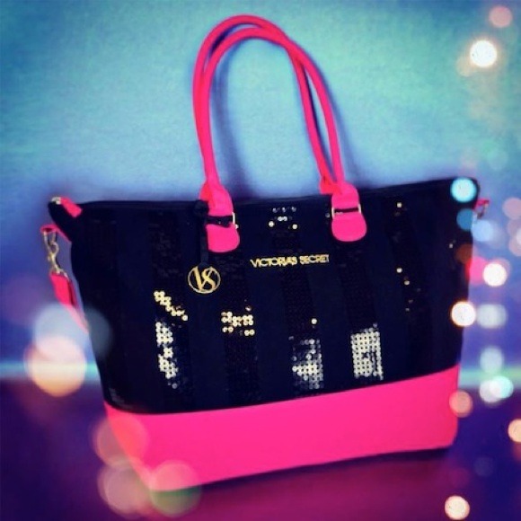 🚫SOLD🚫 Victoria Secret Duffle