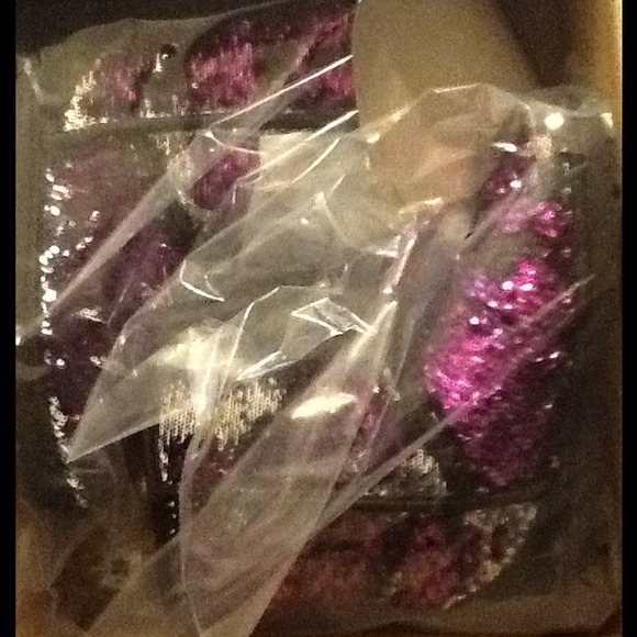 {SOLD} AUTHENTIC Never worn UGG Australia Sparkles - Picture 3 of 4