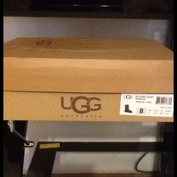 {SOLD} AUTHENTIC Never worn UGG Australia Sparkles - Picture 4 of 4