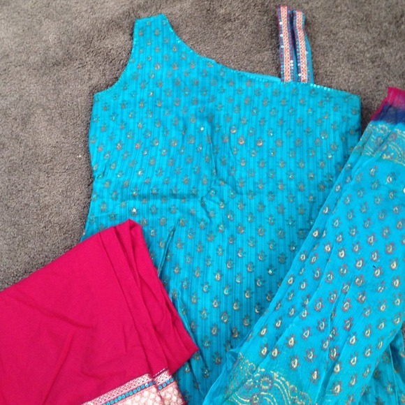 Dazzling indian outfit - Picture 1 of 4