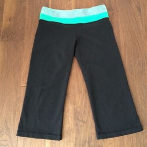 Lululemon cropped reversible yoga pants
