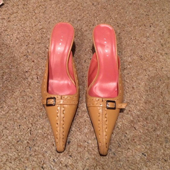 Super cute open back shoes!