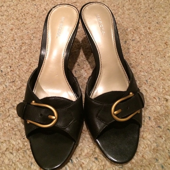 Black sandal