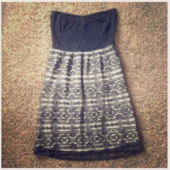 ❌SOLD in bundle❌Tube Bottom Lace Dress - Picture 3 of 4