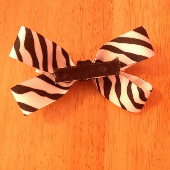 Bow - Picture 2 of 3