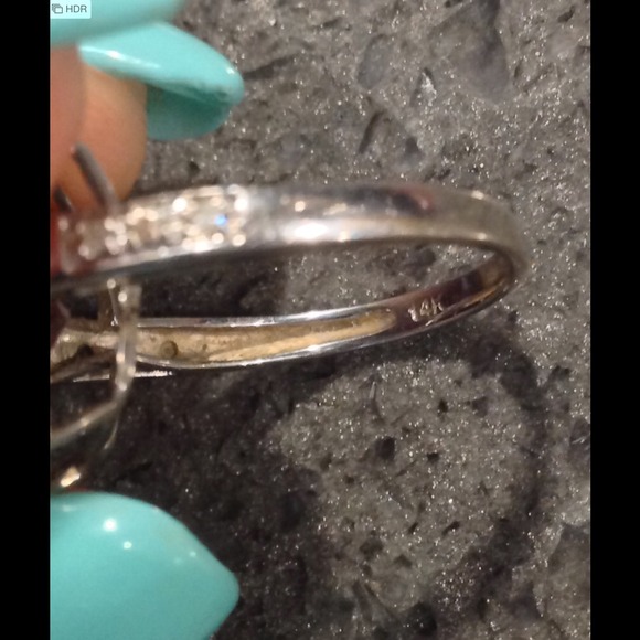 🚨SOLD🚨Beautiful white 14K gold ring from Ice.com - Picture 3 of 4