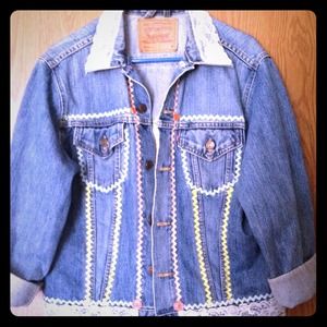 Levi Denim Jacket size adult M (med)