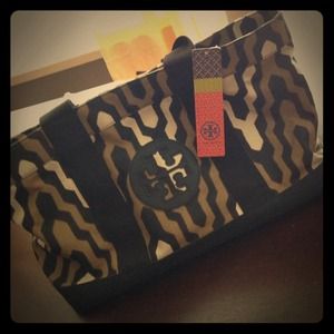 NWT! Tory burch printed beach tote $235Retail!!