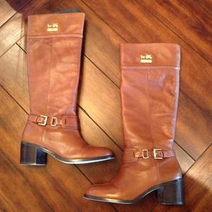 What a steal!! Coach boots in Walnut