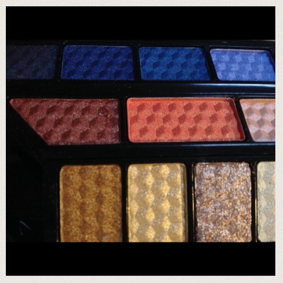 In One Makeup Kit Set💄BUNDLE 3 ITEMS GET 30% OFF! - Picture 3 of 4