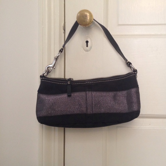 SMALL BLACK COACH BAG !!! *****