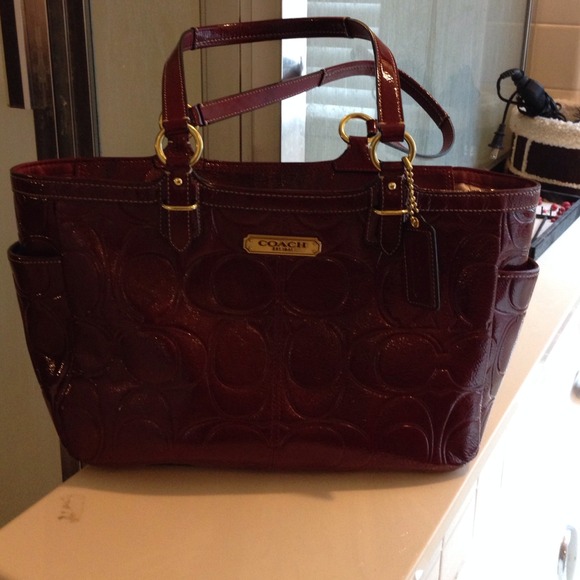 💢💢SOLD💢💢 Burgendy coach bag :)