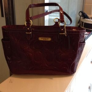 💢💢SOLD💢💢 Burgendy coach bag :)