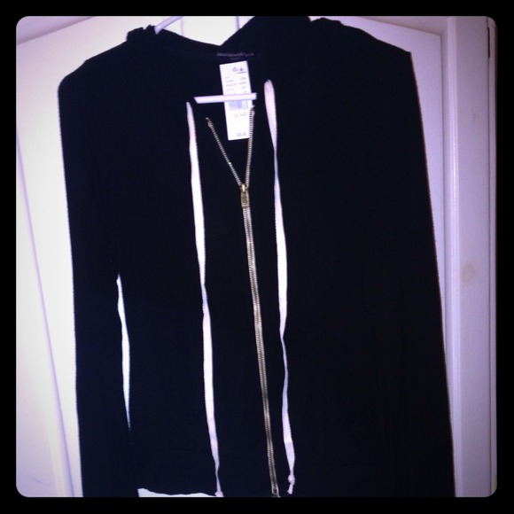 🚫SOLD🚫Brandy Melville black zip up hoodie NWT ✨