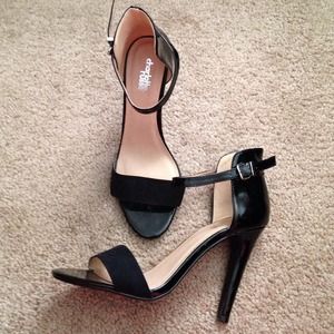 Ankle Strap Heels (PRICE REDUCED).🔻