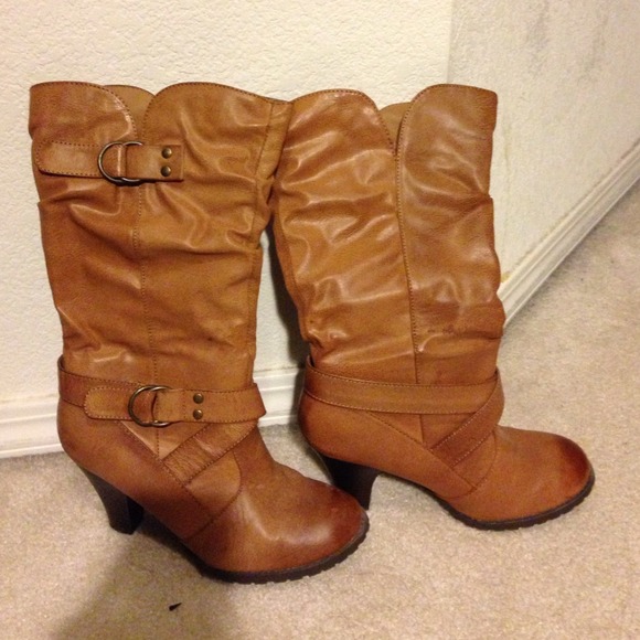 Brown boots .:)