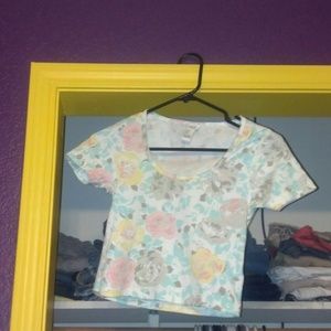 Floral crop top :) NWOT