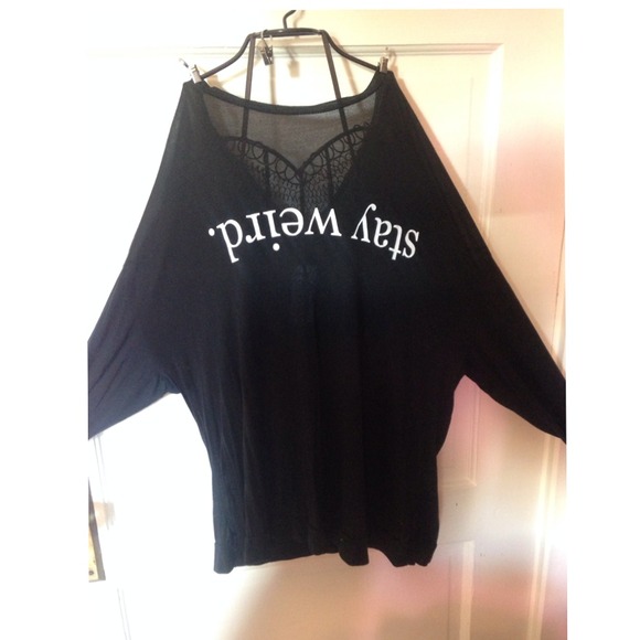 ❌Traded stay weird brandy Melville long sleeve - Picture 1 of 3