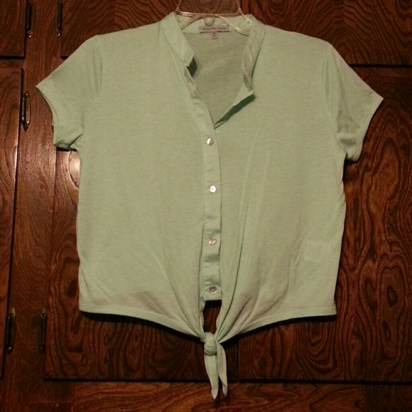 **REDUCED** Charlotte Russe Cropped top