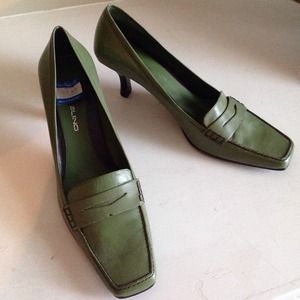 ⚡️Reduced⚡️Bandolino loafer style green pumps