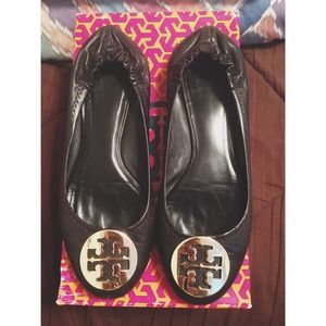 ⛔️SOLD ON THREADFLIP⛔️ Tory Burch Reva Flat