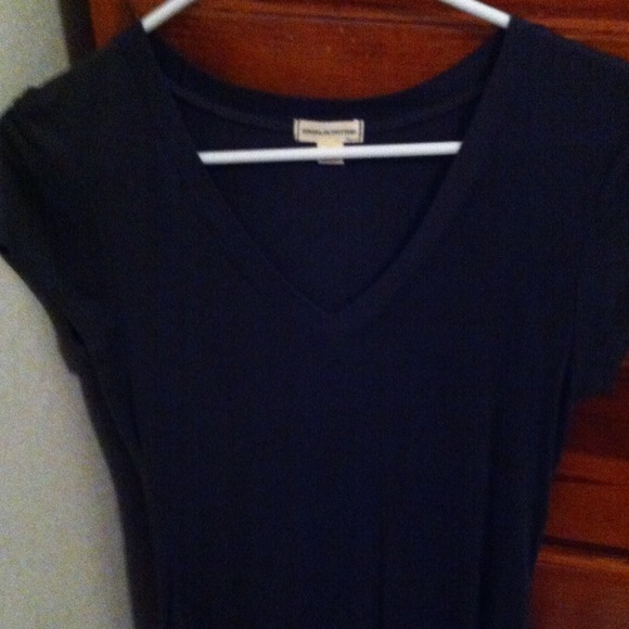 Women's grey v neck shirt