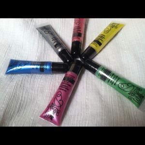 Diva Couture perfect for eyeshadows/blush/lips