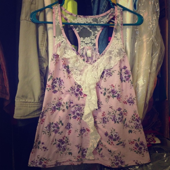 Floral tank top w. Ruffles💕