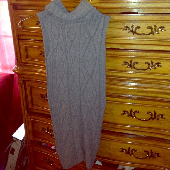 Sleeveless knit turtleneck shirt-dress