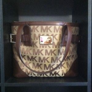 ✦on hold✦ Michael Kors Handbag