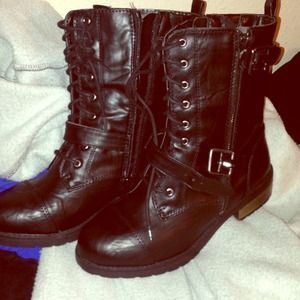 Combat boots