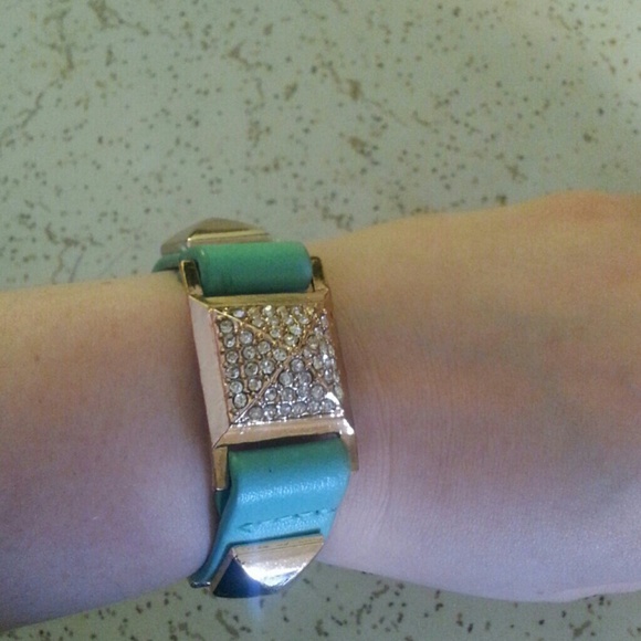 Pyramid studded bracelet