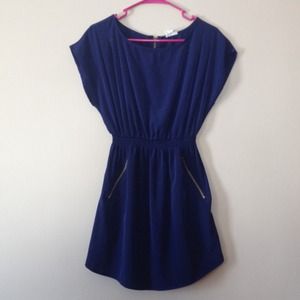 Short sleeved blue dress with pockets!