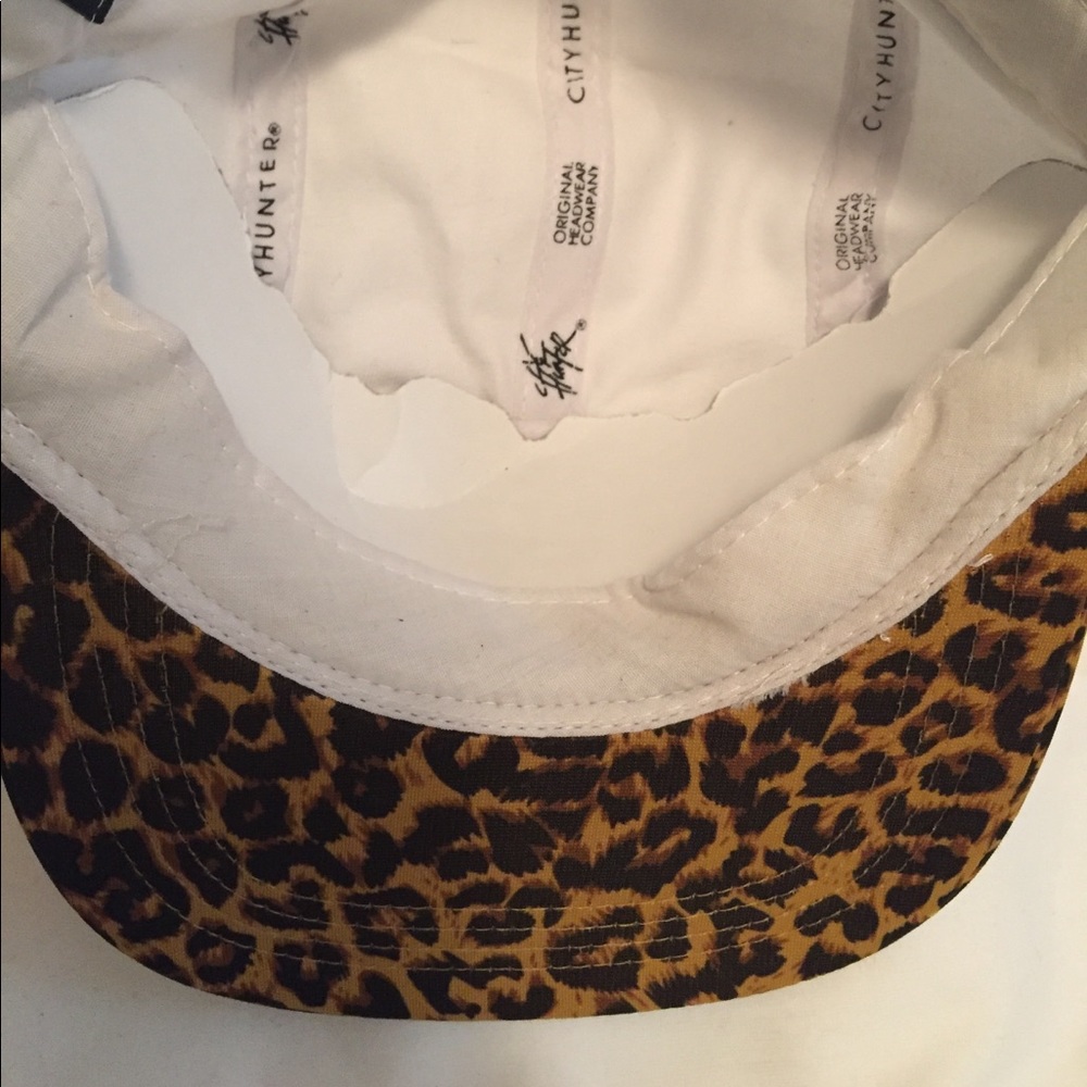 Strapback - Picture 3 of 3