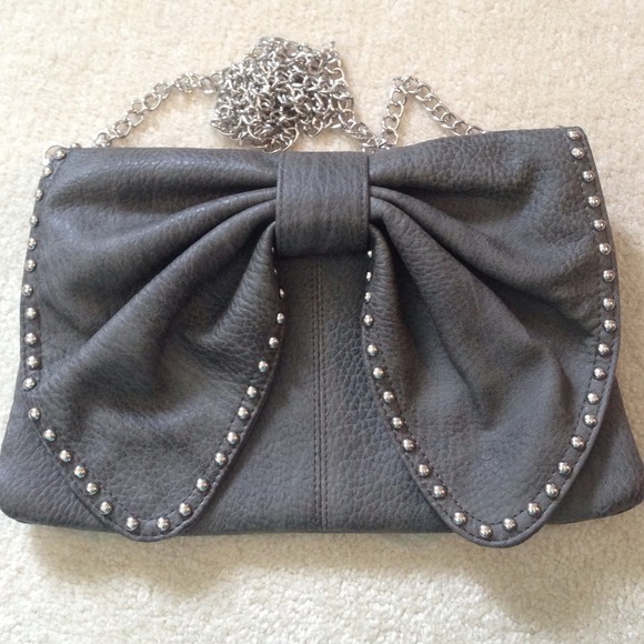 Grey bow purse