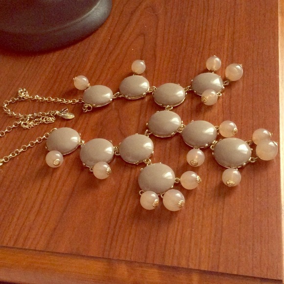 ILY Couture Jewelry - ILY Couture Statement Necklace beige and creme