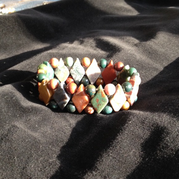 Polished natural stone stretch bracelet
