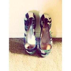 Camo flats worn once