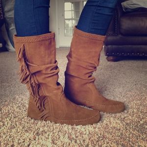 Minnetonka Josie Fringe Boots! No trades 😘