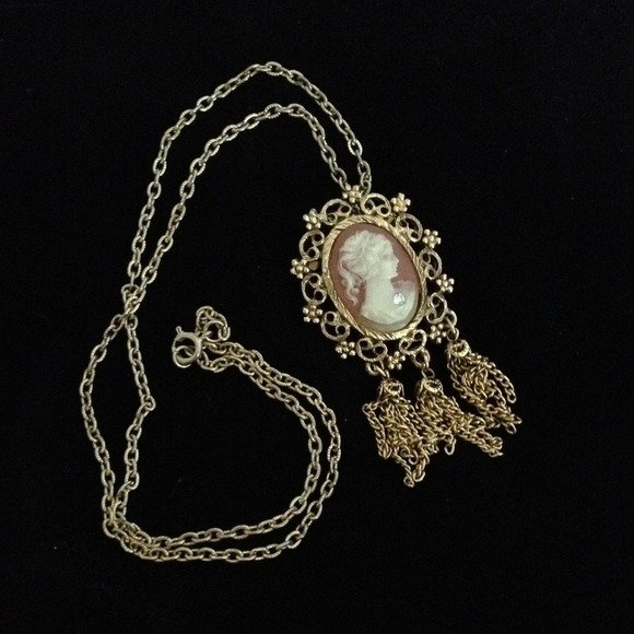 Cameo pendant/brooch and chain