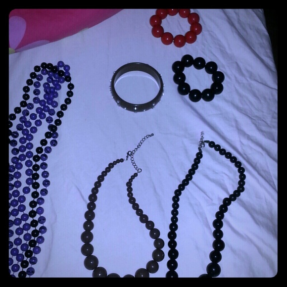 Beaded jewelry $2 a piece - Picture 1 of 4
