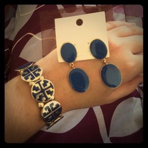 Cute earring and bracelet set 💙