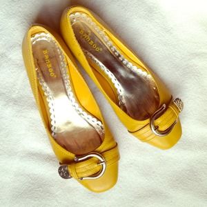🌟Mustard Yellow Flats with buckle- like new!